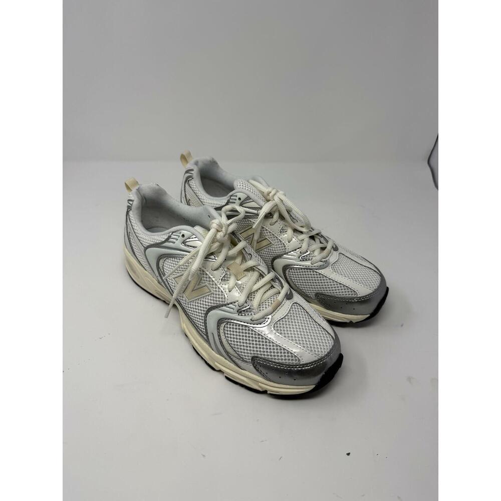 New Balance Women’s White/Gray Running Shoes Sneakers Athletic 10 - Picture 1 of 5